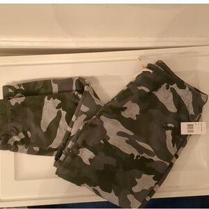 3/$14 NWT, Brooklyn Cloth Green Camo Joggers *